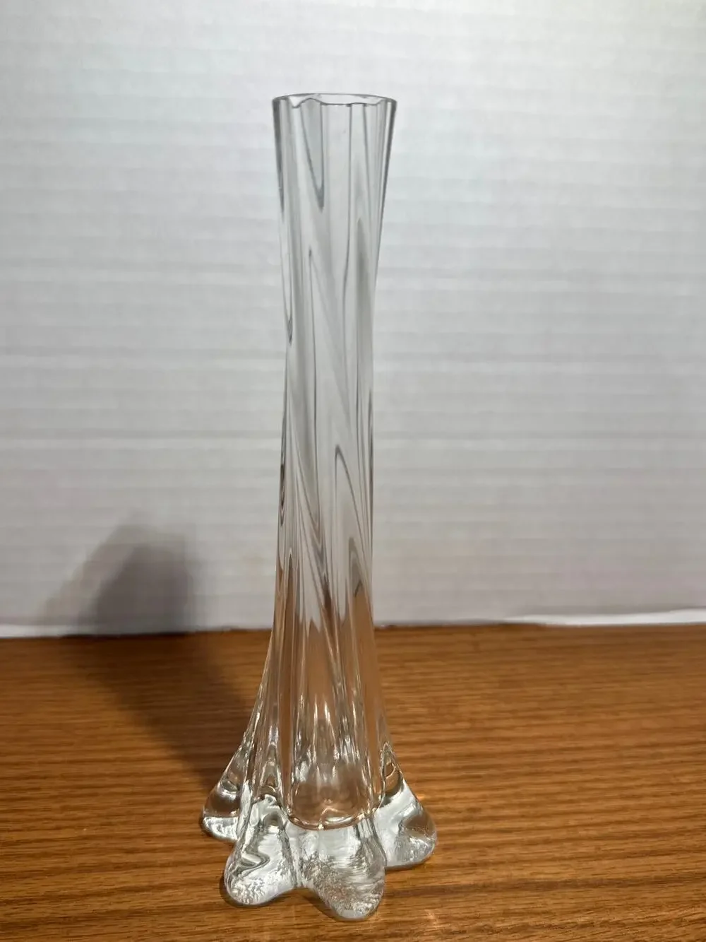 Clear Glass Bud Vase Twisted Ribbed Stem Flower Petal Base 8